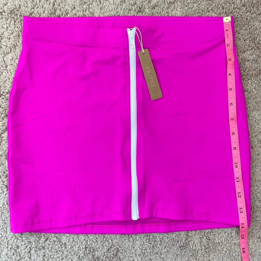 SKIMS Sporty Zipper Swim Mini Skirt in Hibiscous Hot Pink Size Large NEW
